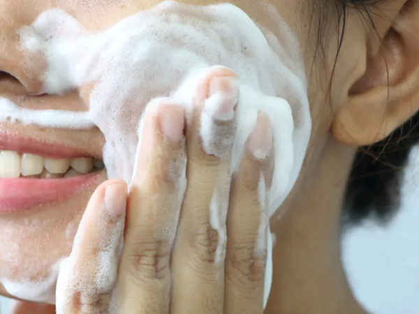 Miya mySKINdetox Vitamin C Deep Cleansing Foam