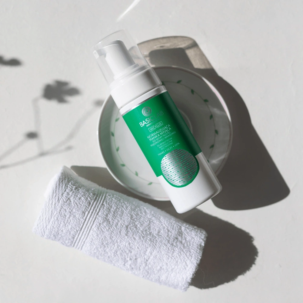 BasicLab Micellis Normalizing Cleansing Foam 2% Prebiotics Azeloglycine Glycyrrhizin for Oily Acne and Sensitive Skin 150ml