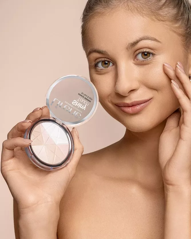 Lirene Shiny Touch Mineral Face and Eye Illuminator 9g